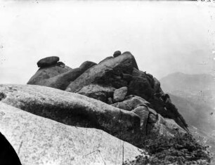 Felsformation : Felsformation im Lao Shan-Gebirge