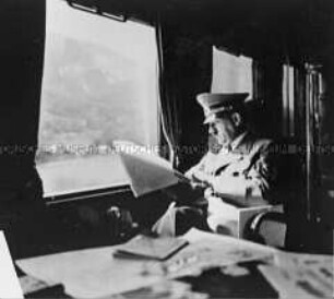 Hitler im Eisenbahnabteil