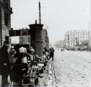 Einmündung der ul. Leszno auf den Kercelak-Platz (Plac Kercelego), genannt "Kercelak". Blick in westliche Richtung von der Seite der ul. Leszno in Richtung des Platzes.
