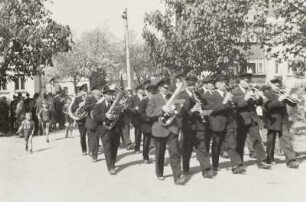 Maifeier. Musikzug (Blaskapelle)