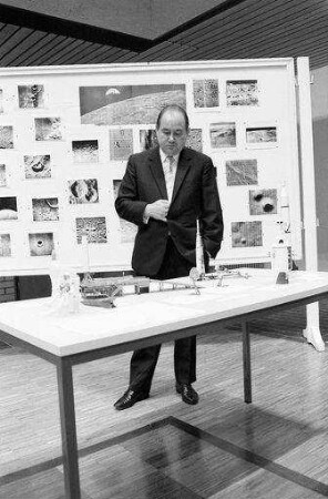 Freiburg: Ausstellungskoje [-nische] mit Raketenmodellen