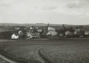 Pfarrkirche : Ortsansicht mit Pfarrkirche