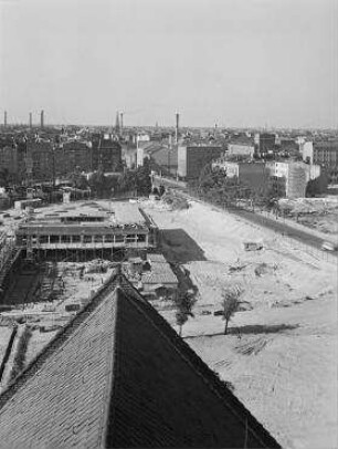 180° Panorama, Bild 2 von 11. Blick von der Hansa-Schule über das Baugelände der Interbau 57 Richtung Wohnhaus Giraffe. Berlin-Hansaviertel, Altonaer Straße