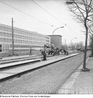 Verkehrsbetriebe (Gleisbau, Tunnel Standseilbahn, Straßenbahnhof, Straßenbahnreparaturhalle, Straßenbahn in der Stadt)