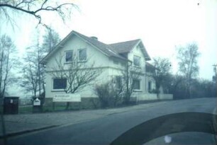 Bünningstedt: Dorfstraße: traufständiges Wohnhaus: Giebelseite: rechts Straßenfront mit Mittelrisalit