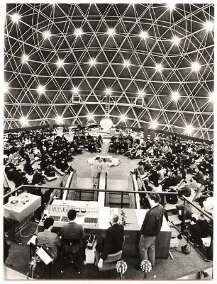 Deutscher Pavillon auf der Weltausstellung, Osaka: Kugelauditorium Innenansicht