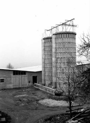 Mayer Mauerham überdachter Laufstall mit Silos System Weih. Mit mech. Fütterungsanlage