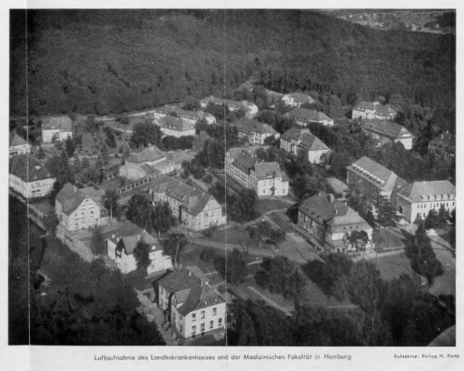Luftaufnahme des Landeskrankenhauses und der Medizinischen Fakultät in Homburg