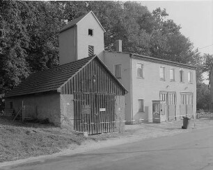 Dresden-Eschdorf, Pirnaer Straße 74? Gerätehaus der Freiwilligen Feuerwehr. Straßenansicht