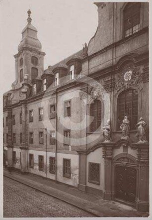 Hauptfassade des Ursulinenklosters Schweidnitz