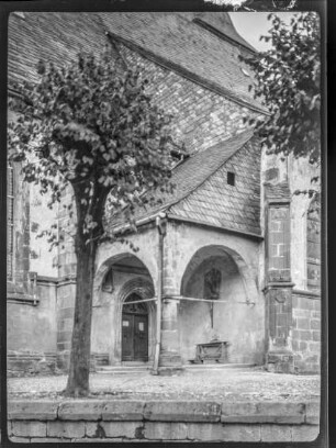 Pfarrkirche, Vorhalle an der Südwand