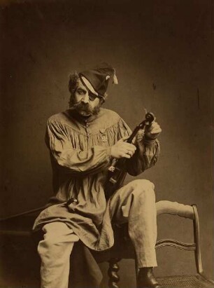 Friedrich Haase als französischer Musiker in einem Theaterstück - aus einer Mappe für Chéri Maurice "zu seinem fünfzigjährigen Directorial-Jubiläum" am Thalia Theater zu Hamburg