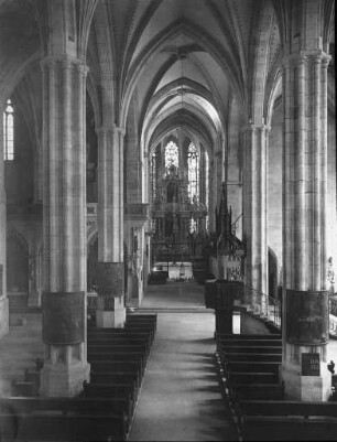 Erfurt, Dom Beatea Mariae Virginis (Marienkirche), Inneres: Blick durch das Mittelschiff zum Chor mit Hochaltar