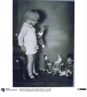 Kind in Kleid