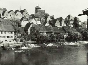 Besigheim, Blick auf die Stadt : Besigheim. Blick über die Enz gegen einen Rundturm der ehemaligen Stadtbefestigung