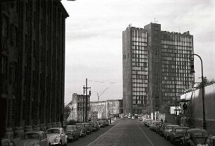 Berlin: Die Pressefahrt; Springer Verlagshaus; Kochstraße