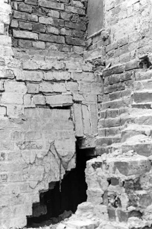 Gut Jersbek: Herrenhaus: Nordgiebel: Sanierung: Detailaufnahme: Gebäudeecke, Schäden an Mauerwerk