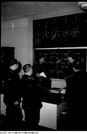 Dresden. Feuerwehr: Übungen - Unterricht in Schulen - Explosion in Hohendölzschen - Brand auf der Hamburger Straße, März 1960 - Schulung, 1958/60