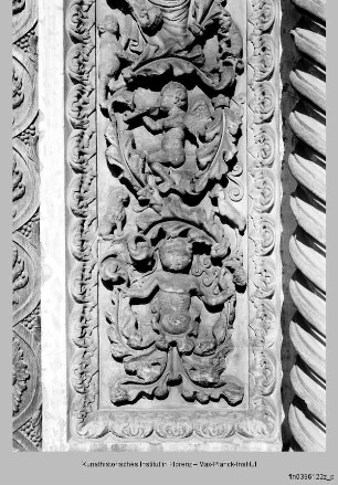 Porta dei Canonici : Ornamentiertes Gewände von Portal und Tympanon