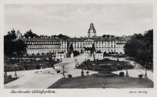 Postkartenalbum mit Motiven von Karlsruhe. "Karlsruhe Schlossplatz". Schloss mit Schlossplatz und Denkmal für Großherzog Karl Friedrich