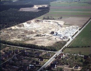 Kalksandsteinwerk Stüve & Co. (Am Sportplatz 40): Luftbild des Betriebes im Ortsteil Schönningstedt