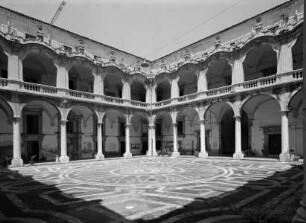 Collegio Gesuitico — Erster Hof & Cortile delle Scuole