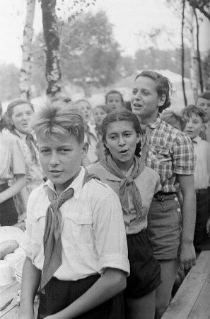 Pionierrepublik "Ernst Thälmann" in Wuhlheide : Pioniere im Zeltlager