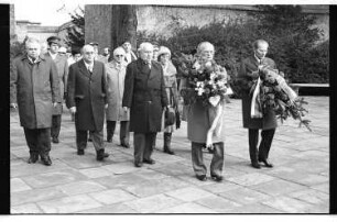 Kleinbildnegativ: Fucik-Ehrung, Gedenkstätte Plötzensee, 1977