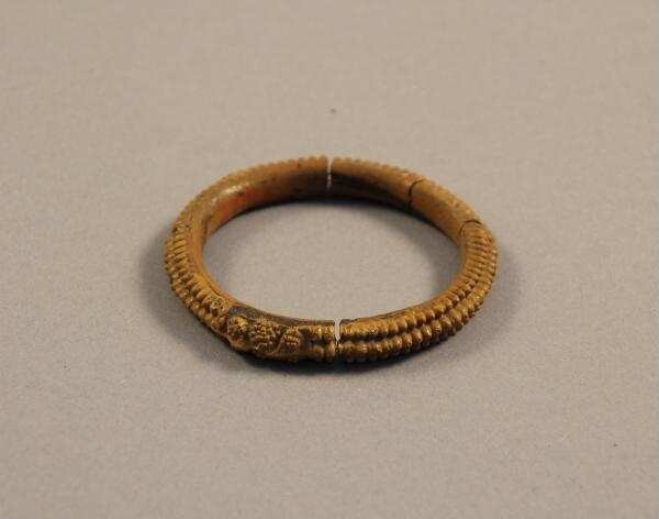 Bracelet, cassé en quatre morceaux