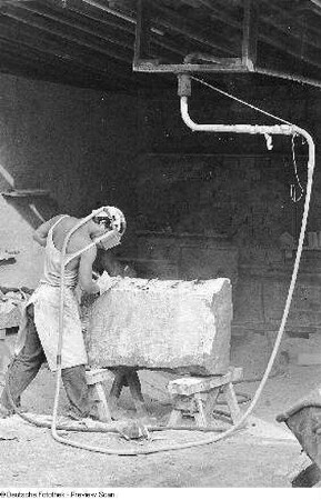 Opernhaus. Arbeitsplatz der Steinmetzen