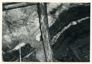Dresden-Gittersee. Grubenfeld Gittersee. 2. Sohle. Aufhauen 3, Strecke 361 bei 37 m. 5. Flöz. Kamm, an dem das Flöz gestaucht wurde; oben Lette 1 und Lette 2