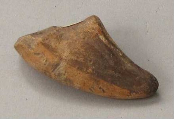 Figurine en argile (fragment de récipient)