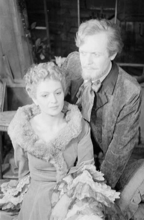Szenenbilder aus dem Stück "Kameraden" von August Strindberg am Hebbel-Theater Berlin
