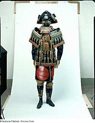 Samurai-Rüstung (Tosai gusoku) mit Helm (Kabuto) und Gesichtsmaske (Mempo)