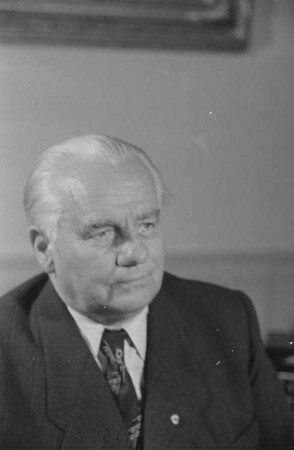 Reportage: Präsident Wilhelm Pieck im Schloss Niederschönhausen : Porträt von Wilhelm Pieck