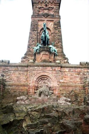 Kaiser-Wilhelm-Nationaldenkmal — Barbarossa-Hof