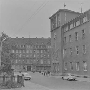 Bautzen. Post-Gebäude (rechts), Haus der Sorben, Postplatz. Straßenansicht