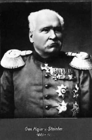 Gustav von Steinheil, Generalmajor, Kriegsminister von 1885-1892 in Uniform und Orden, Brustbild in Halbprofil