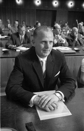 Vereidigung des Stadtrats Wille Baschin als Nachfolger des verstorbenen Stadtrats Oskar Ulmer.