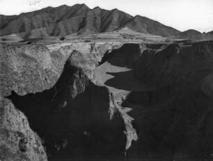 Berglandschaft : Blick über eine von Erosion geformte Berglandschaft