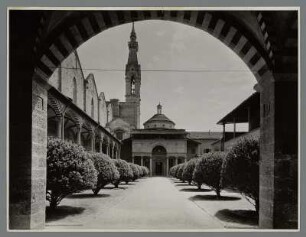 Kreuzgang der Franziskanerkirche Santa Croce, Florenz, Toskana