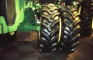 Fotografie: Traktor, Allradtraktor, Lenkung, Zwillingsreifen