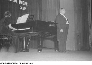 Auftritt des Bassisten Michailow