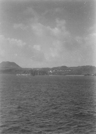 Küste : Blick vom Schiff auf eine Küste, vermutlich auf Madeira.