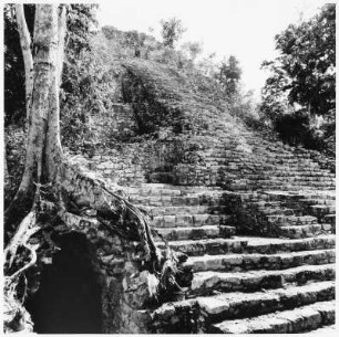 Stufenpyramide in Cobá (Mexiko)