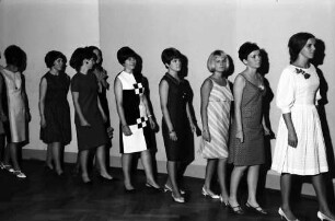 16. Tagung 1966 Mediziner; Studentenabend Polonaise: Damenreihe