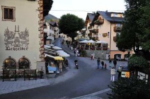 Sankt Wolfgang - Dorfmitte : Sankt Wolfgang am Wolfgangsee im Salzkammergut gehört zu den bekanntesten Urlaubsorten Österreichs. Bild: Hauptstraße im Ortszentrum. 2008
