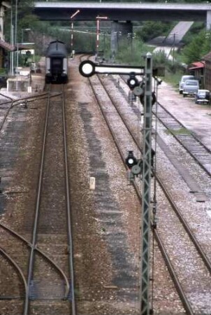 Bad Teinach Lok 211 208 N Gleisanlagen Bahnsteig Empfangsgebäude Ausfahrsignale Reisende