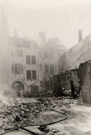 Zerstörungen Zweiter Weltkrieg. Unbekannte Straße