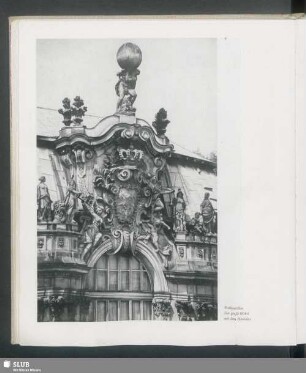 Wallpavillon. Der große Giebel mit dem Herkules